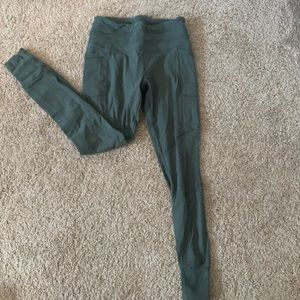 Athletes cargo style legging